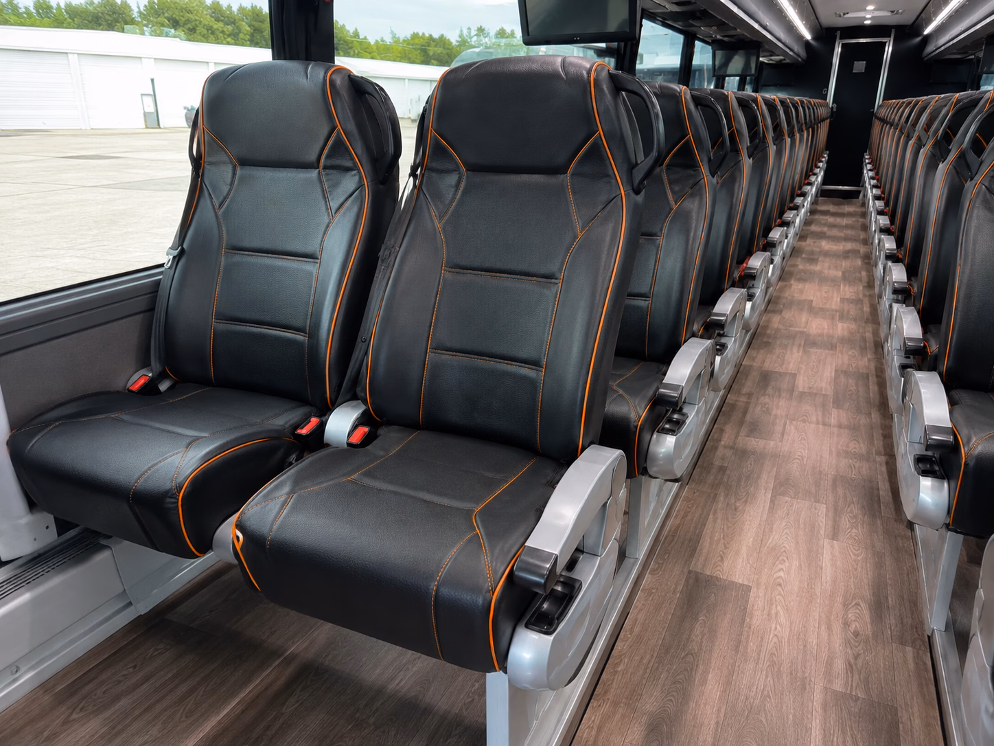 corporate and private group wine tour buses in rogers